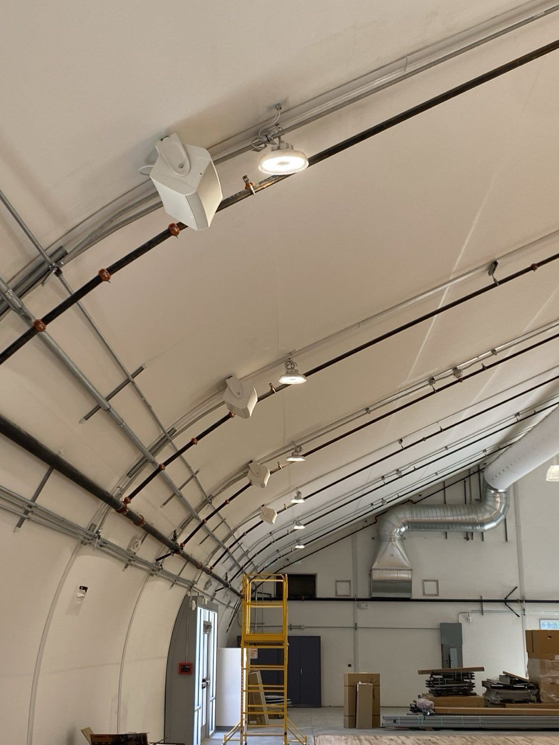Ceiling speaker array for distributed commercial audio